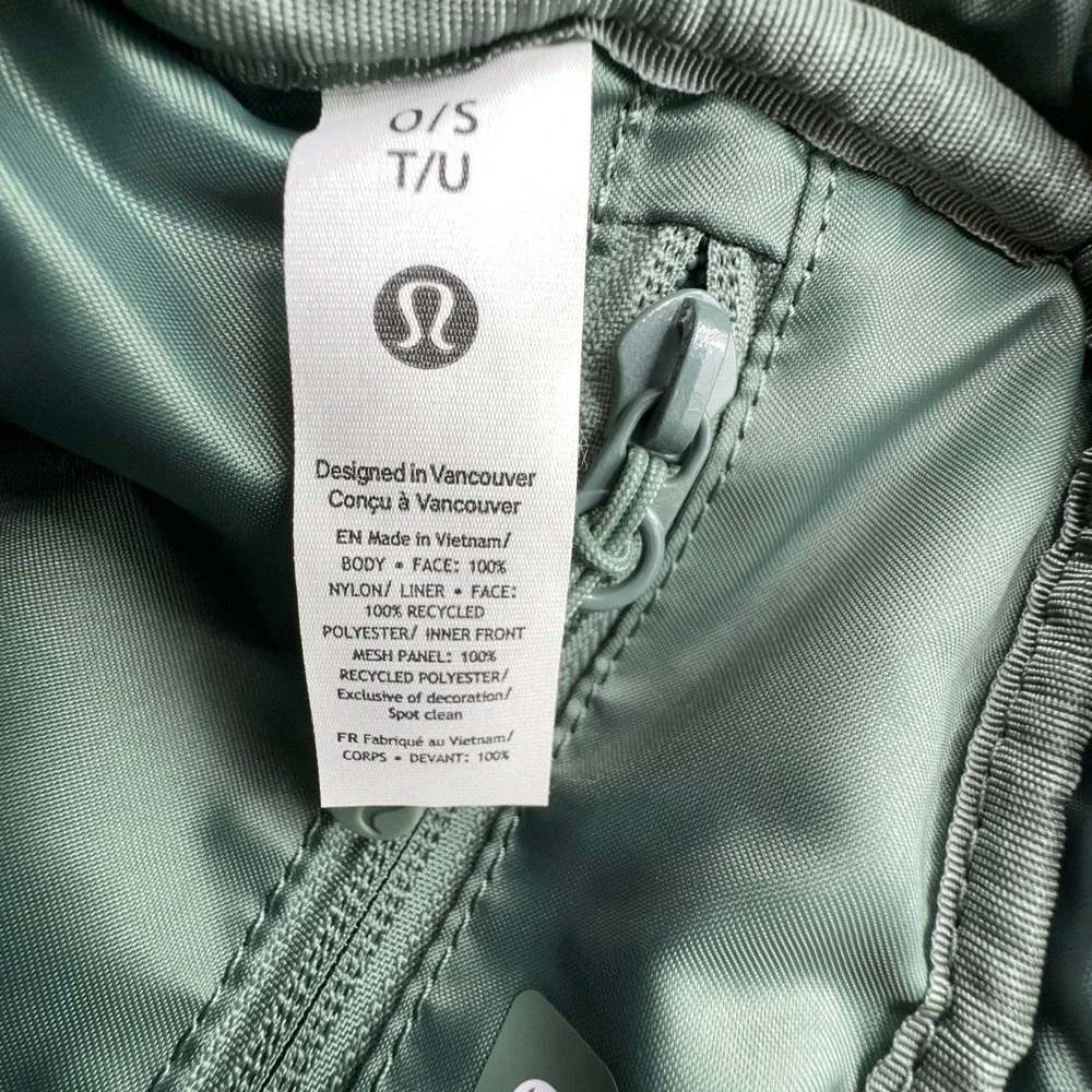Lululemon Everywhere Belt Bag Green Quilted Puffer Crossbody Travel Running